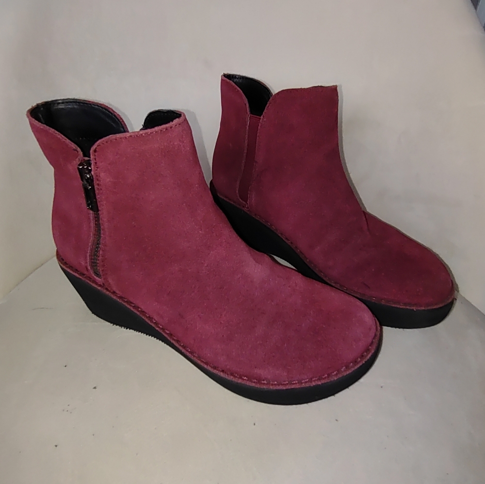 Reaction by Kenneth Cole Wedge Booties